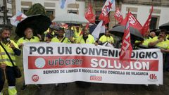 Imagen de una de las dos concentraciones de los trabajadores de Urbaser previas a la constituci�n de la mesa negociadora del nuevo convenio