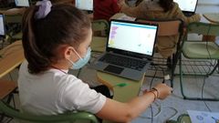 Imagen de archivo de una alumna de primaria en un colegio de Abegondo