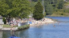 Foto de archivo del entorno de la playa fluvial de Ponte Sampaio, en una foto de archivo