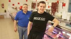 Jos� Teijeiro L�pez, en imagen de archivo con su hijo Didier, en uno de los supermercados de la cadena familiar