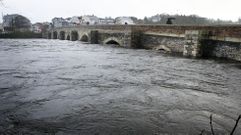 Crecida en el puente romano