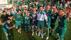 El Coruxo logra la salvaci�n