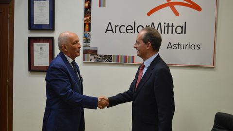 Nicanor Fernndez, presidente de la FOA, y Oswaldo Surez, consejero delegado de ArcelorMittal Asturias