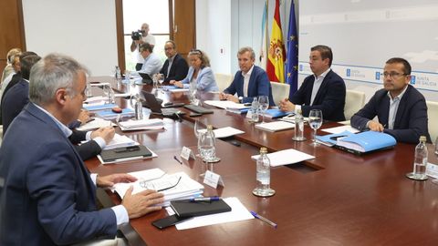 Alfonso Ruedapreside la primera reunin para la habilitacin de las ayudas para los afectados por la ola de incendios