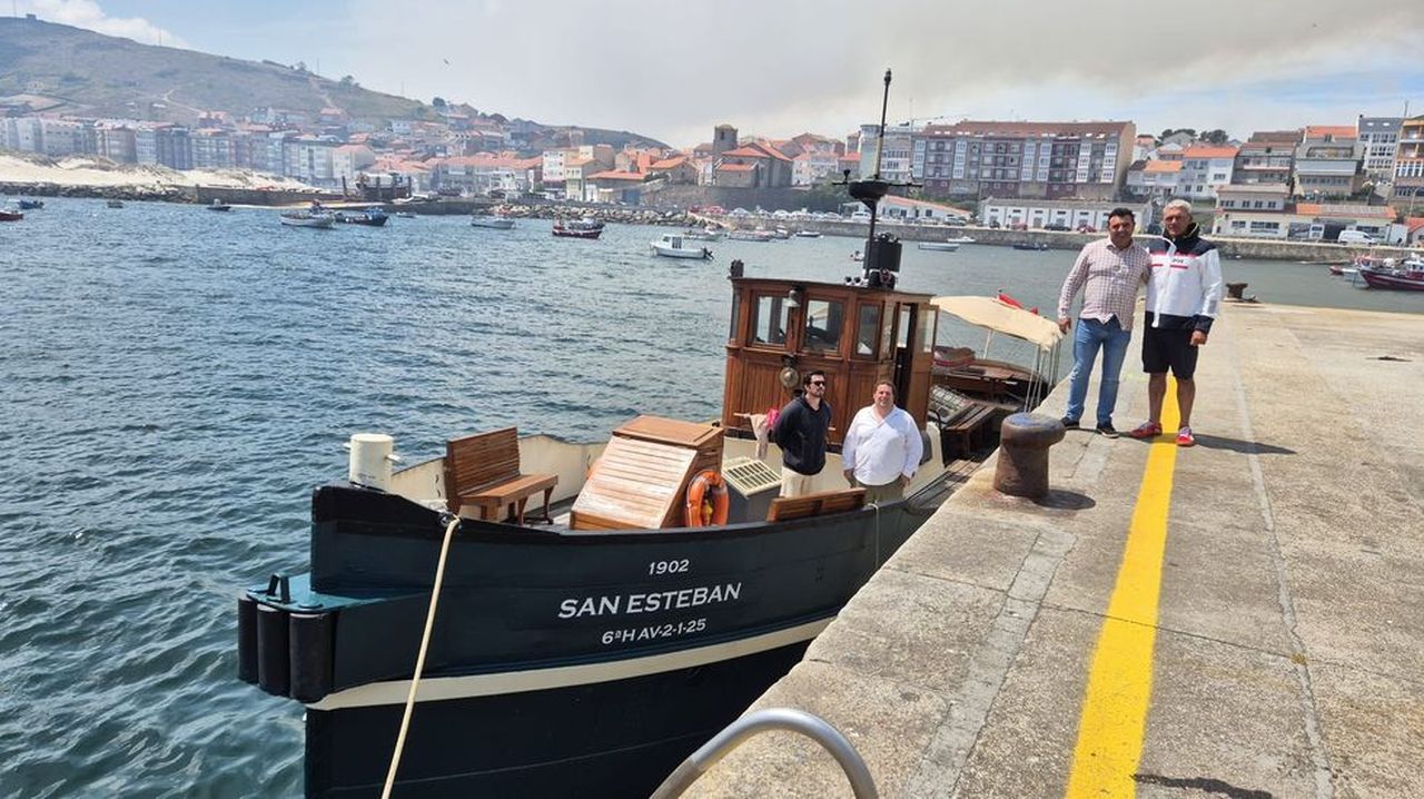 Un barco de 1902 en el puerto de Laxe