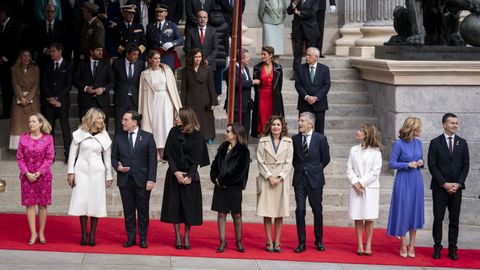 Ministros y diputado durante el acto