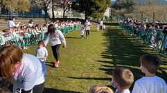 El CEIP de Barouta se volc� en su carrera solidaria, con la que recaudan alimentos y conciencian sobre la infancia m�s vulnerable. El alumnado disfrut� de la iniciativa (no competitiva) en el exterior.