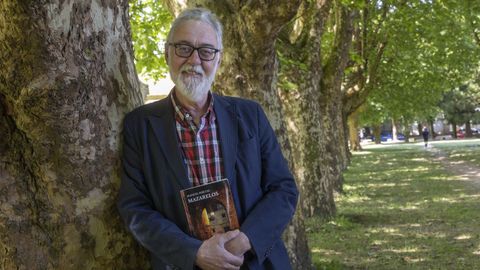 <span lang= gl >Manuel Portas, xa xubilado, volve cada semana ao campus sur, � zona compostel� na que durante varias d�cadas deu clase no IES Xelm�rez I</span>