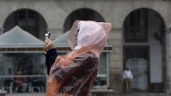 Lluvia en la plaza de Mar�a Pita 
