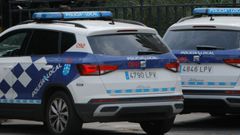 Imagen de archivo de dos coches de la Polic�a Local
