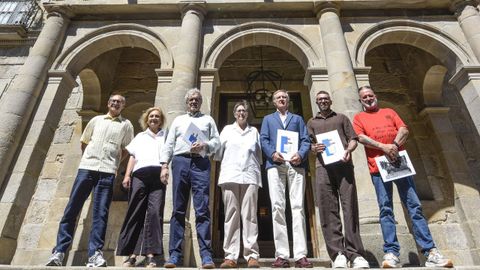 Las personas y entidades premiadas este a�o por Amigos de Pontevedra, este s�bado tras la presentaci�n en el Liceo Casino