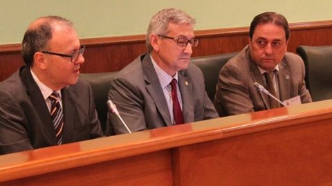 El decano de Psicolog�a, Marcelino Cuesta; el rector de la Universidad de Oviedo; y el presidente del Colegio Oficial de Psicolog�a, Ram�n Vilalta.El decano de Psicolog�a, Marcelino Cuesta; el rector de la Universidad de Oviedo; y el presidente del Colegio Oficial de Psicolog�a, Ram�n Vilalta 