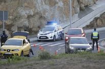 La Polic�a Local, ayer en un control en la zona de la Zapateira. 