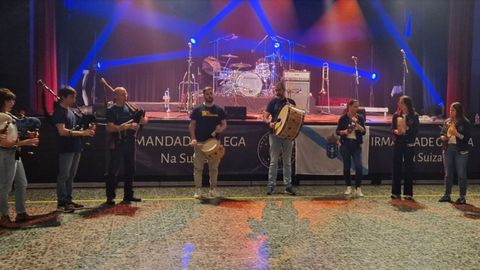 Parte de los integrantes de la Irmandade Galega na Suiza, los organizadores