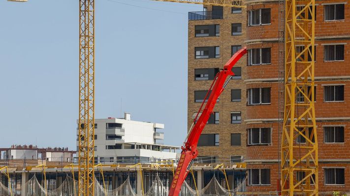 Imagen de la obra de un edificio de viviendas en Valencia, una de las zonas que m�s demandan los extranjeros que buscan comprar vivienda en nuestro pa�s-