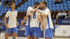 Celebraci�n de O Parrulo en una acci�n de gol ante el Noia en A Malata.