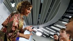 Mar�a Jes�s Montero, responsbale de Hacienda durante la primera parte de la legislatura, charlando con periodistas tras una rueda de prensa de un Consejo de Ministros
