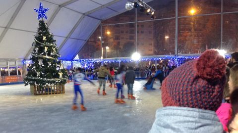 La gran pista de patinaje sobre hielo en el �Solar�n�