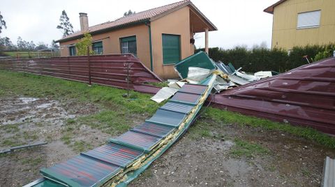 Destrozos en el colegio Antonio Orza Couto de Boqueixón
