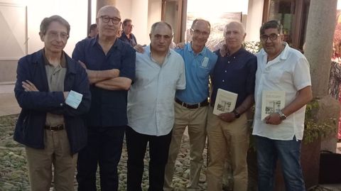Seis de los protagonistas del libro, en una foto del pasado verano en el Centro do Vi�o