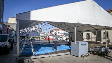 Los trabajos de instalacin de la gran carpa estn en marcha en el Malecn de la ciudad