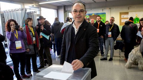 El exconsejero Jordi Turull, n�mero cuatro de JxCatm ejerce su derecho al voto.