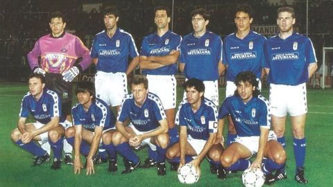Real Oviedo de la 92/93. Abajo, en el centro, Gracan
