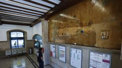 El mural del vest�bulo de la estaci�n de tren de Monforte fue pintado en 1954