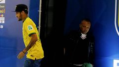 Neymar y su padre, durante el pasado Mundial