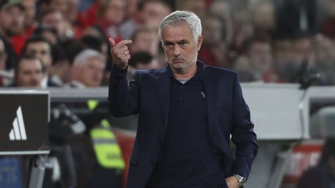 Jos� Mourinho, durante el partido de ida entre el Benfica y el Real Madrid.