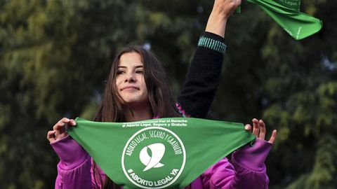 Manifestantes proabortistas y contrarios a la legalizaci�n se manifestaron frente al Parlamento de Buenos Aires durante el debate del proyecto del ley