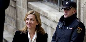 La infanta Cristina de Borb�n sonr�e antes de comparecer, el pasado mes de febrero, ante el juez Castro en los juzgado de Palma. 