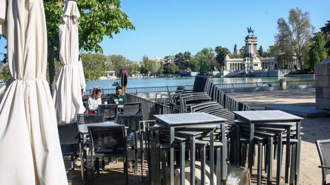 La terraza de un bar, en el Parque de El Retiro, en Madrid