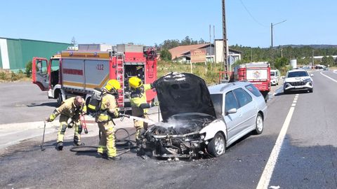 Arde un coche en Vimianzo