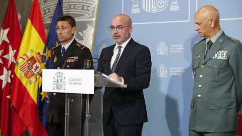 El delegado del Gobierno en Madrid, Francisco Mart�n (c), informa sobre la operaci�n antidroga en la capital.
