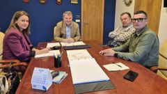 El director de Portos, José Antonio Álvarez, le mostró a la directiva su predisposición a colaborar.