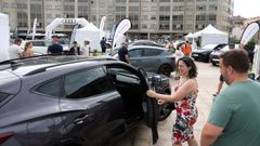 El domingo por la ma�ana la feria del autom�vil de Ribeira registr� m�ximos de asistencia