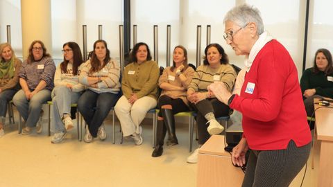 N�lida Zaitegi con los asistentes al taller larach�s