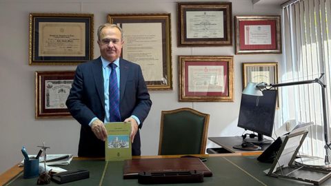 El jurista Javier Junceda presenta su nuevo libro, Asturias y los asturianos