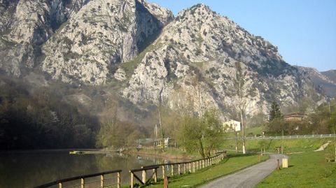 Embalse de Valdemurio (Quir�s).Embalse de Valdemurio (Quir�s)