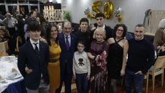 Bernardo Romay, con su familia, este sbado en la celebracin del 50. aniversario del Judo Club Corua