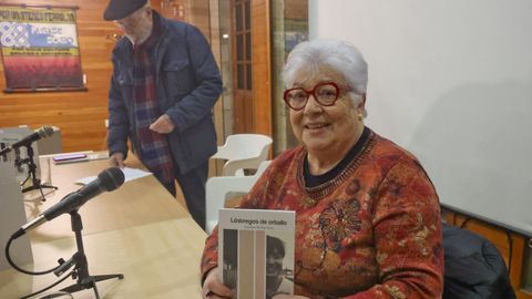 Fina Roca presentou o seu novo libro no Ateneo Ferrol�n acompa�ada por Siro.