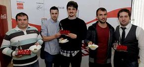 El alcalde de Santiago y Adri�n Varela entre los miembros del club Campus Stellae.