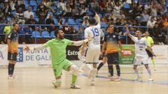 Orz�ez celebra el tercer tanto de O Parrulo en A Malata.