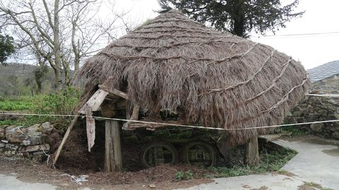 Estado inicial do hrreo, en mal estado e coa palla cada. 