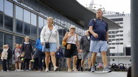 Cruceristas, ayer en la Marina