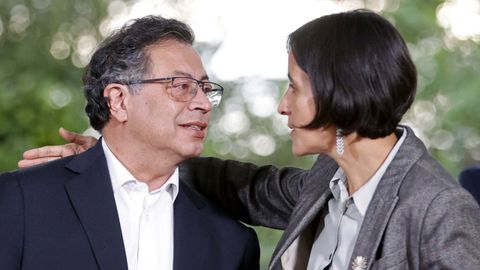 Imagen de archivo del 7 de noviembre del presidente Gustavo Petro y la entonces ministra de Ambiente y Desarrollo Sostenible, Susana Muhamad