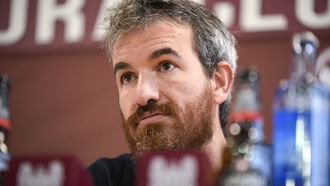 Rub&eacute;n Dom&iacute;nguez, entrenador del Pontevedra, durante una rueda de prensa en Pasar&oacute;n