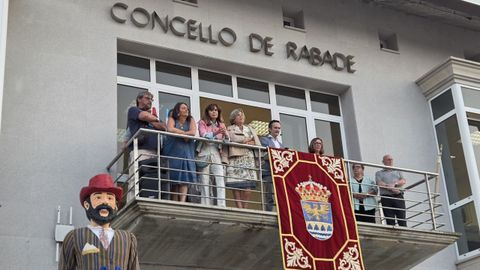 El pregón de José Penas, desde el balcón del consistorio, abrió la fiestas de Rábade