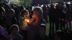 Miembros del kibutz Kfar Aza celebran el Hanukkah mientras piden la liberacin de rehenes.